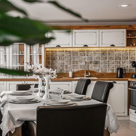Luxurious And Royal Apartment In The Old Town Bratislava Exterior foto