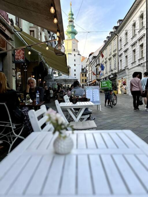 Luxurious And Royal Apartment In The Old Town Bratislava Exterior foto