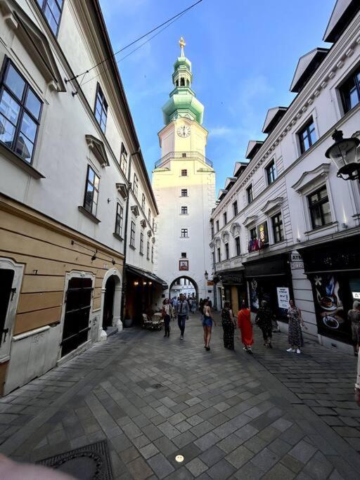 Luxurious And Royal Apartment In The Old Town Bratislava Exterior foto