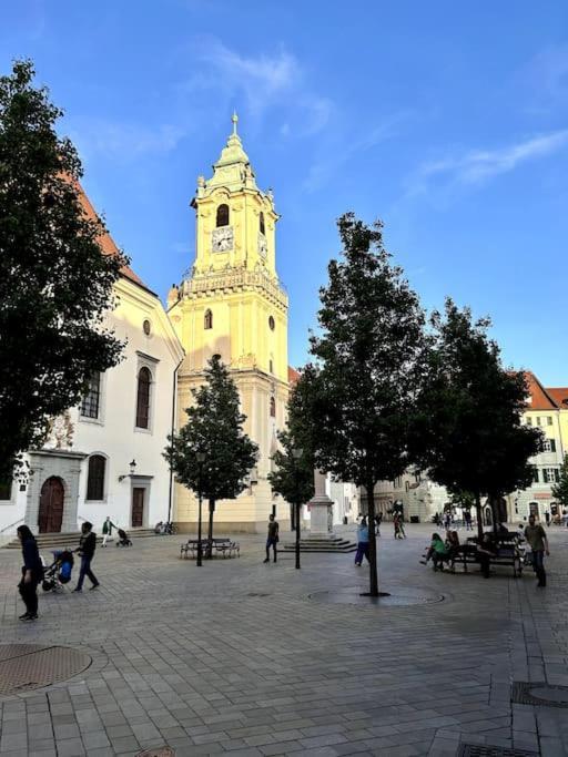Luxurious And Royal Apartment In The Old Town Bratislava Exterior foto