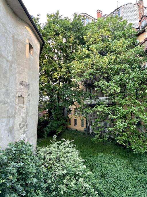 Luxurious And Royal Apartment In The Old Town Bratislava Exterior foto