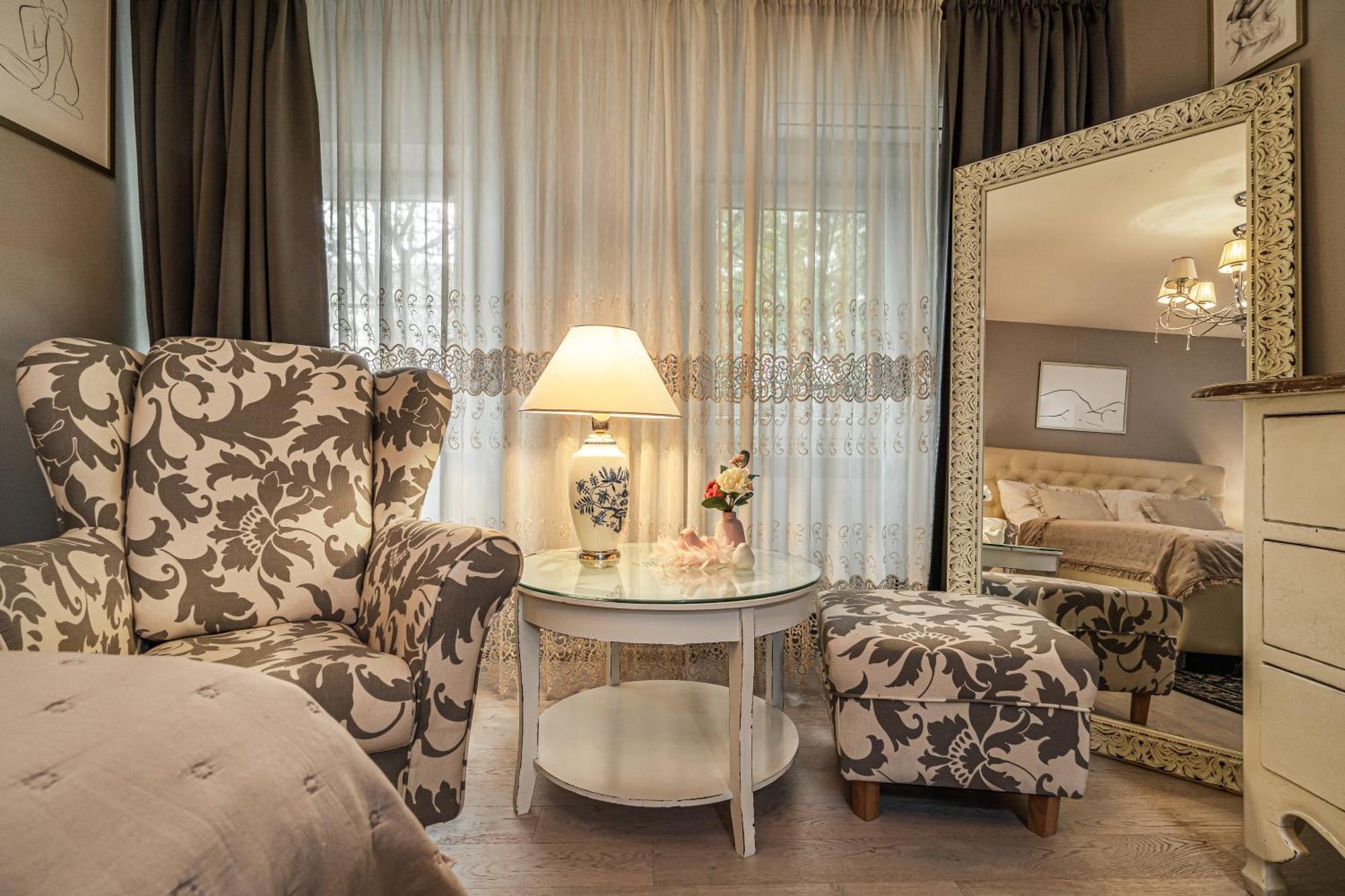 Luxurious And Royal Apartment In The Old Town Bratislava Exterior foto