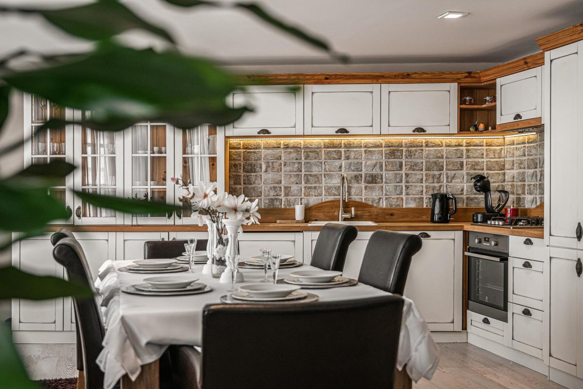 Luxurious And Royal Apartment In The Old Town Bratislava Exterior foto