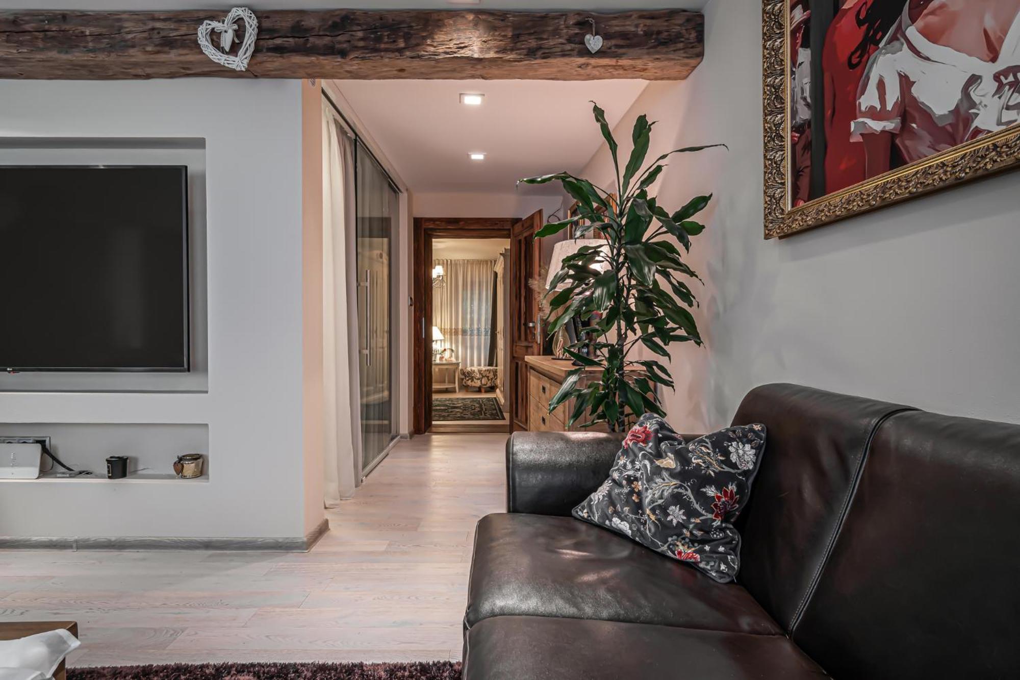 Luxurious And Royal Apartment In The Old Town Bratislava Exterior foto